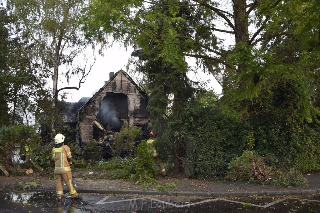 Grossfeuer Einfamilienhaus Siegburg Muehlengrabenstr P0865.JPG - Miklos Laubert